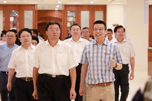 省政协主席毛万春到公司开展调研.jpg